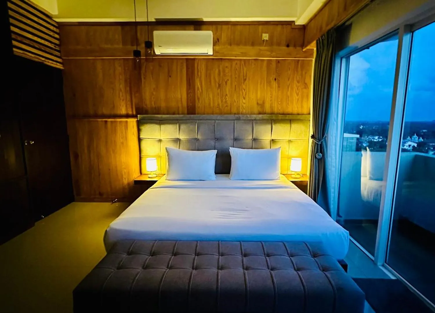 Ocean Retreat Negombo Sea View Apartment